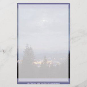Misty Moon Over de Columbia Briefpapier