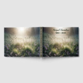 Misty Morning Meadow met wilde bloemen Gastenboek (Volledig)