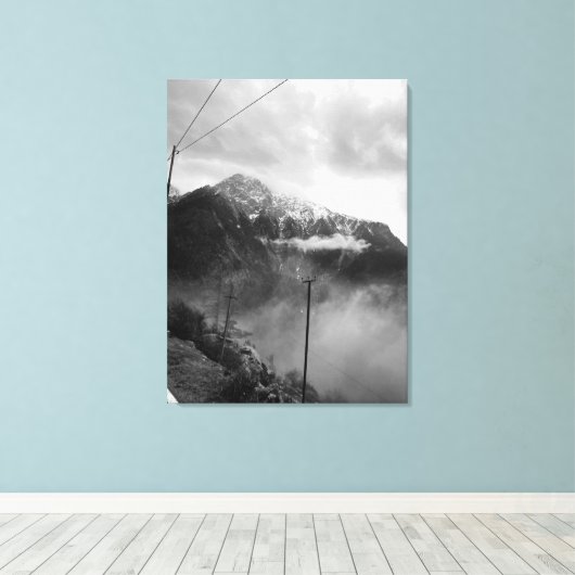 Misty Mountain Canvas Zwart & Wit Muurdecoratie (Insitu (Houten vloer))