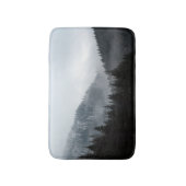 Misty Mountain Forest: Schilderachtig landschap Ui Badmat (Voorkant Verticaal)