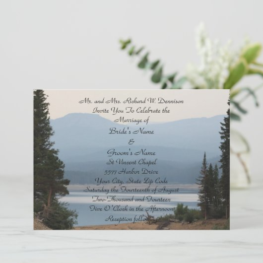 Misty Mountain Lake bruiloft uitnodiging (Staand voorkant)