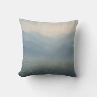 Misty Mountain Landscape Sierkussen