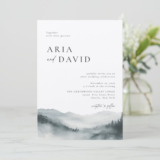 Misty Mountain rustieke bruiloft uitnodiging (Staand voorkant)