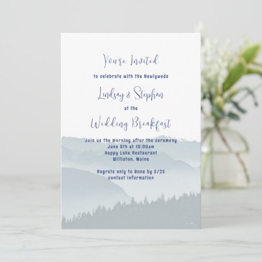 Misty Mountains Bruiloft Ontbijt uitnodiging (Staand voorkant)