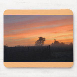 Misty ochtend bij zonsopgang muismat