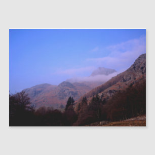 Misty ochtend Langdale Pikes Cumbria England