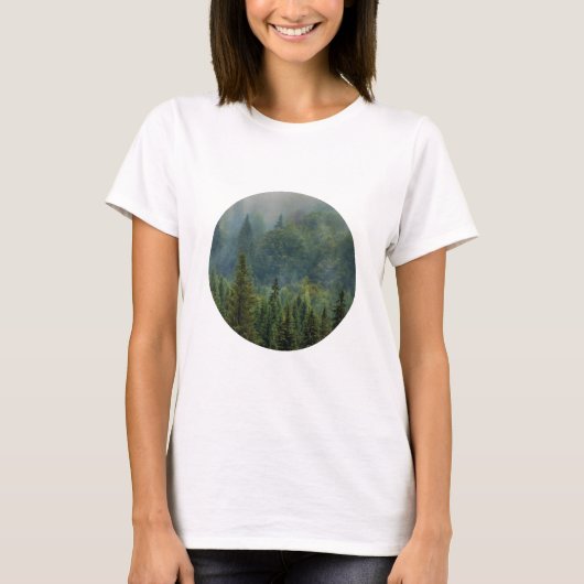 Misty pine trees forest landschap t-shirt (Voorkant)