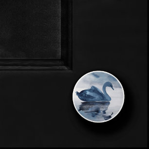 Misty reflecties Moody Dusty Blue Swan op Lake Keramische Knop