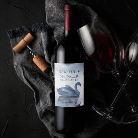 Misty Reflections | Dusty Blue Swan Wedding Favor Wijn Etiket