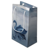 Misty Reflections | Moody Dusty Blue Swan op Lake Klein Cadeauzakje (Achterkant Gekanteld)