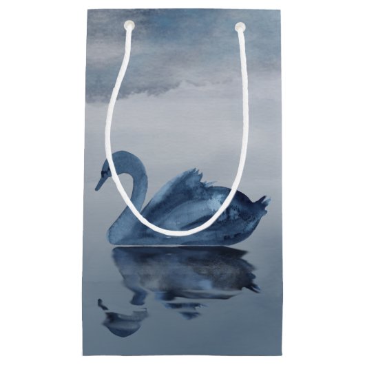 Misty Reflections | Moody Dusty Blue Swan op Lake Klein Cadeauzakje (Voorkant)