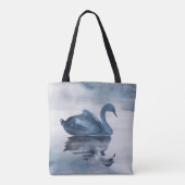 Misty Reflections | Moody Dusty Blue Swan op Lake Tote Bag (Achterkant)