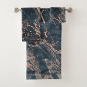 Misty Rustic Blue en Roos Gold Pink Glam Marble Bad Handdoek (Insitu)