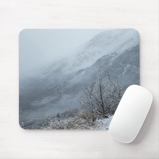 Misty Winter Mountain Valley Mousepad Muismat (Met muis)