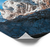 Misty wolken over de bergen poster (Hoek)