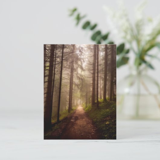 Misty Woodland Path Briefkaart (Staand voorkant)