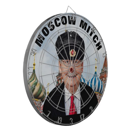 Mitch McConnell in Russisch Pet Dartbord (Voorkant Links)