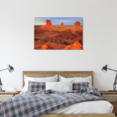 Mittens, monument valley, AZ Canvas Afdruk (Insitu (Slaapkamer))