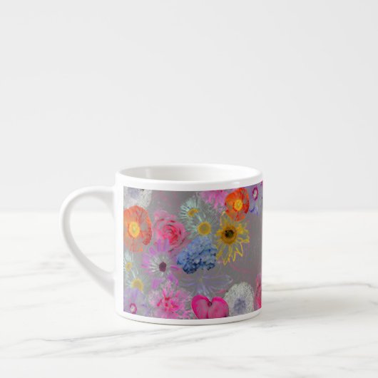 Mixed flowers in modern art espresso kop (Links)