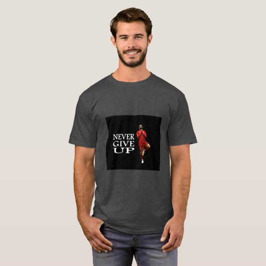 Mo salah geeft nooit komische cartoon op t-shirt (Voorkant volledig)