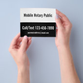 Mobiele Notaris Zwart en Wit Sjabloon Flyer (Hand)