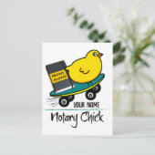 Mobiele notarischick op skateboard Gepersonaliseer Briefkaart (Staand voorkant)