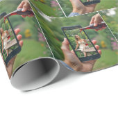 Mobiele vrouw met gegoten wijn cadeaupapier (Rol Hoek)