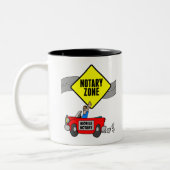 Mobiele zone Yellow Road Sign Red Sportauto Tweekleurige Koffiemok (Links)