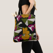 Mocha Bloom – Botanische Canvas tas van Kraalikaa (Dichtbij)