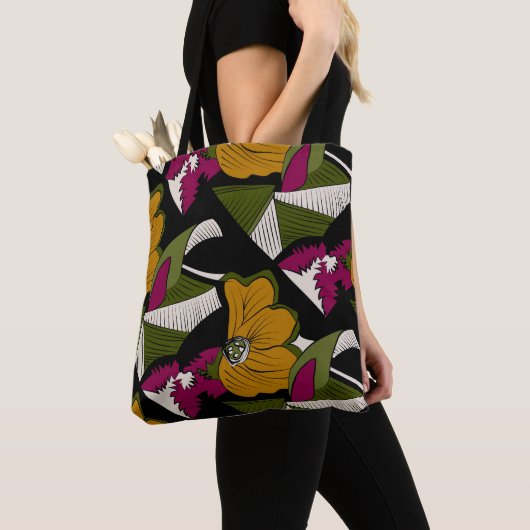 Mocha Bloom – Botanische Canvas tas van Kraalikaa (Dichtbij)