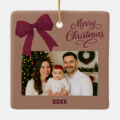 Mocha bordeauxrode boog kerstfoto keramisch ornament (Achterkant)