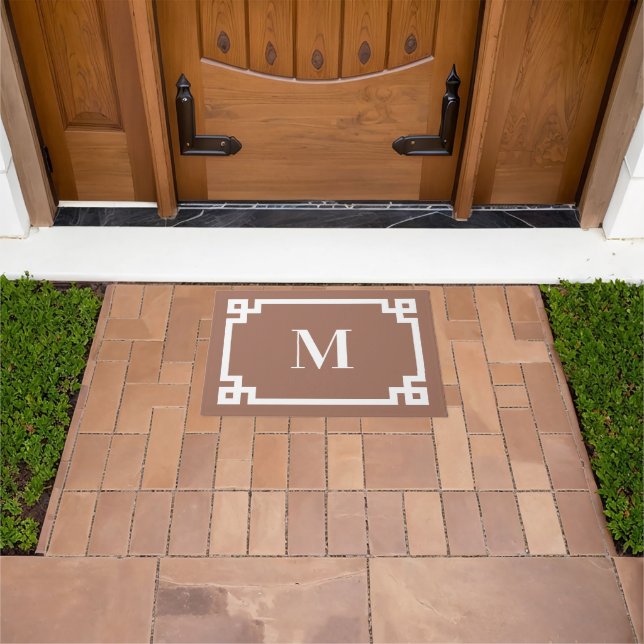 Mocha Brown en White Greek Key Border Monogram Deurmat (Buiten)