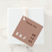 Mocha Brown Modern Wedding Favoriete Labels (In situ)