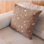 Mocha Brown Mousse White Floral Kussen<br><div class="desc">U kunt dit ontwerp aanpassen door de optie Ontwerp bewerken te kiezen. Je kunt ook overstappen op andere objecten. Neem contact met mij op via colorflowcreations@gmail.com of gebruik de chatoptie bovenaan de pagina als u dit ontwerp op een ander product wilt hebben of hulp nodig hebt bij dit ontwerp. Ik...</div>