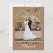 Mocha Brown Pine Merry & Married Photo Christmas Feestdagenkaart (Voorkant)