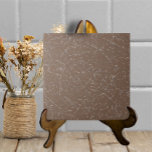 Mocha Bruin Gekraken Glazuur Eenvoudig Modern Neut Tegeltje<br><div class="desc">Deze crackled-glaze-look keramische tegel heeft een faux crackle op een mokka bruine achtergrond. Ziet eruit als een handgemaakt,  ambachtelijk stuk met een decoratieve maar eenvoudige en neutrale uitstraling. Perfect als accent op zichzelf of gecombineerd met andere tegel motieven in een backsplash installatie. Kunst & design door Tuzi Williams.</div>