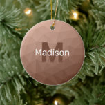 Mocha Bruin geometrisch mesh patroon Monogram Keramisch Ornament<br><div class="desc">Lichtbruin ombre geometrisch maaspatroon Monogram Keramische kerstboom Ornament. Monogram Personaliseer met uw aangepaste initiaal en naam. Driehoek geometrische mesh met licht donkerbruin ombre gradiënt modern design.</div>