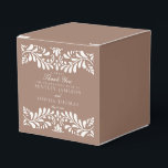 Mocha Bruine Talavera Tegel Stijl Fiesta Bruiloft Bedankdoosjes<br><div class="desc">Iedereen houdt van een feestje! Deze collectie is een verbluffende mix van elegantie en cultureel erfgoed, geïnspireerd door de traditionele Mexicaanse Talavera-tegelpatronen. De aardse mokkabruine terracotta bloemenrand straalt verfijning en een vleugje feestelijke charme uit, waardoor het perfect is voor uw Spaanse of Mexicaanse inspiratiefeest. Of u nu een groot feest...</div>