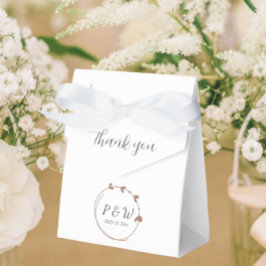Mocha Eenvoudige Hart Krans Monogram Huwelijk Bedankdoosjes