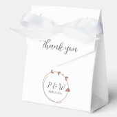 Mocha Eenvoudige Hart Krans Monogram Huwelijk Bedankdoosjes (Voorkant)