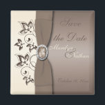 Mocha en Ivory Floral Wedding Favor Magnet<br><div class="desc">Hiermee slaat u de datummagneet op die overeenkomt met de uitnodigingen en andere items die hieronder worden weergegeven. Houd er rekening mee dat het lint en de juwelen kunstwerken zijn en niet echt zijn. U kunt het ook aanpassen om "Bedankt" te zeggen en het te gebruiken als een huwelijksgunst voor...</div>