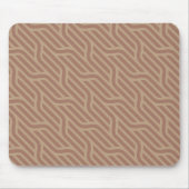 Mocha Mousse Brown Buffed Beige Wavy Line Pattern Muismat (Voorkant)