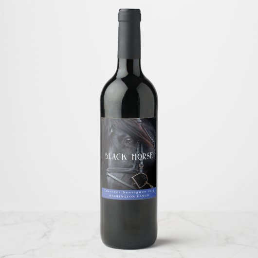 Mockup Black Horse Westerne aangepaste waslabels Wijn Etiket (Voorkant)