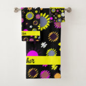 Mod Black Floral Bad Handdoek (Insitu)