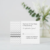 Mod chevron gray Ombre bruiloft rsvp Kaartje (Staand voorkant)