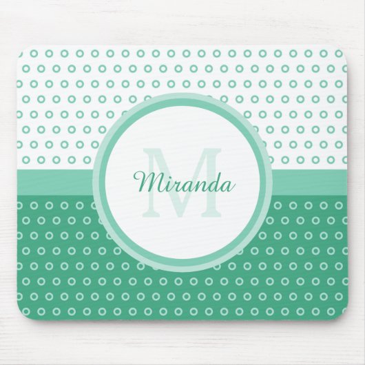 Mod Green en White Polka Dots Monogram met naam Muismat (Voorkant)