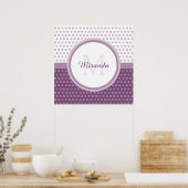Mod Paars en White Polka Dots Monogram met naam Poster (Keuken)