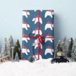 Mod Polar Beren- Navy- Christmas Wrapping Paper Cadeaupapier<br><div class="desc">Modern en minimalistisch kerstinpakpapier met polaire beren met rode gestreepte sjaals. Komt in een continue rol. Perfect voor de kerst/feestdagen. Op een donkerblauwe achtergrond met meer kleuropties beschikbaar in duidelijk verstrengelde studio's winkel. Wordt ook geleverd in gemengde patroon sheet sets.</div>