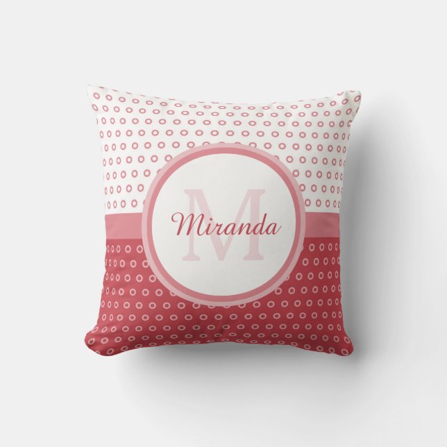 Mod roze en witte poka dots monogram met naam kussen (Voorkant)