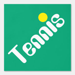 Mod Slant Wit Geel TENNIS Tekst op Retro Blue Behang